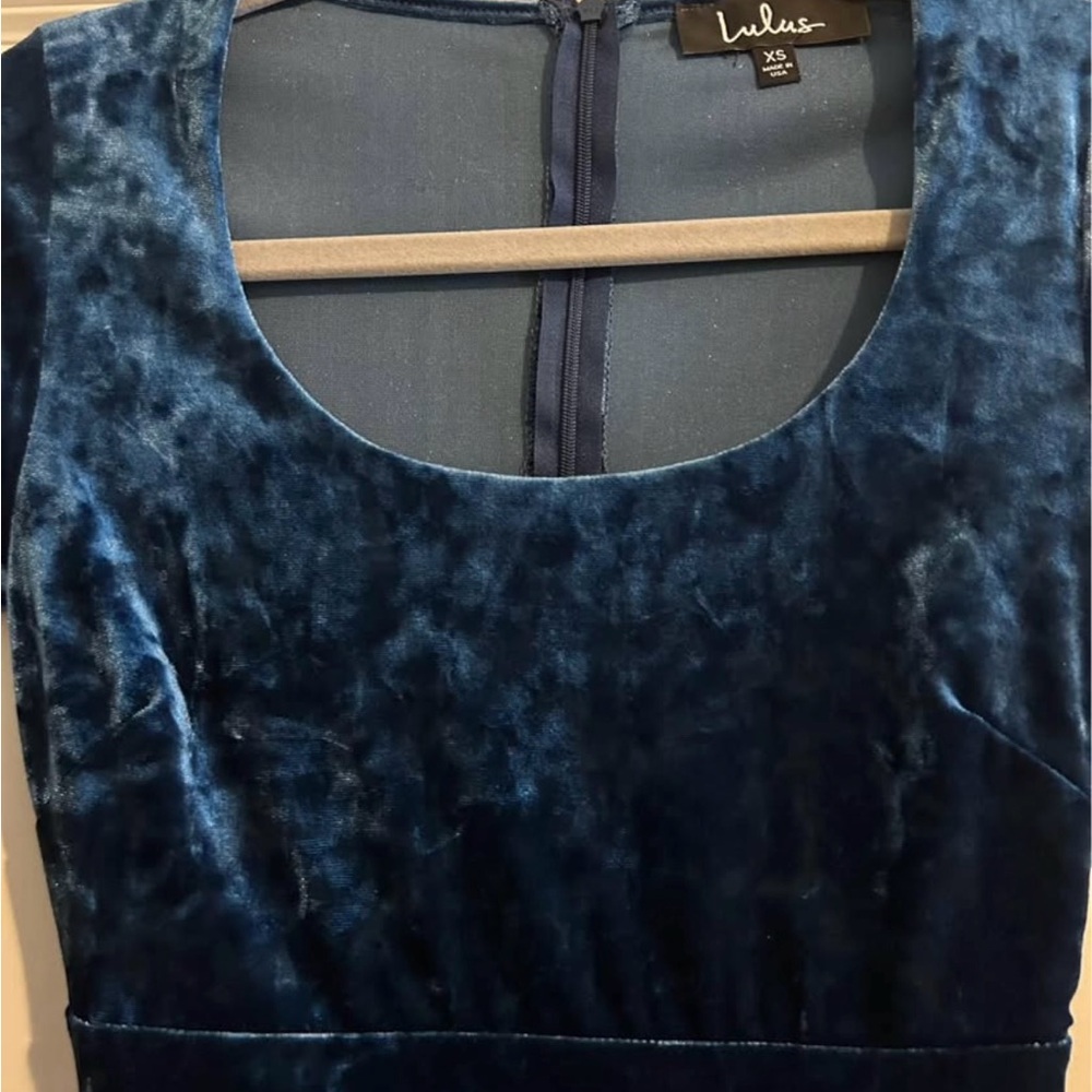 Lulus (XS) blue crushed velvet midi dress with long sleeves